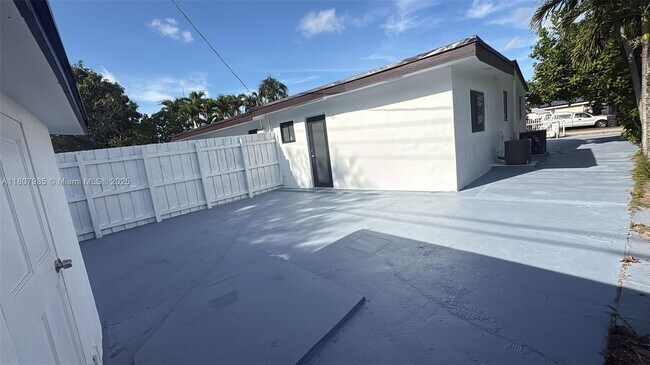 1440 N 71st Ave-Unit -2 in Hollywood, FL - Building Photo - Building Photo