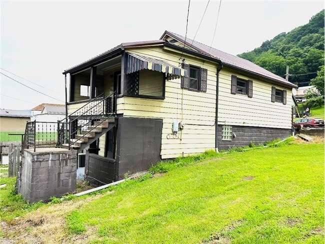 407 Main St in Follansbee, WV - Building Photo - Building Photo