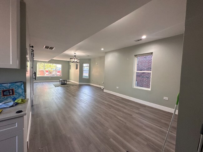 4854 W Addison St in Chicago, IL - Building Photo - Building Photo