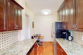 34 Ash St in Cambridge, MA - Foto de edificio - Building Photo