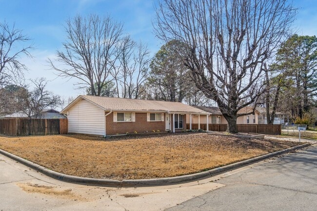 property at 1606 Savannah Dr