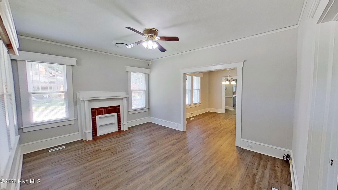 2426 Princess Pl Dr in Wilmington, NC - Building Photo