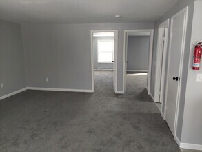 12 Airport Rd, Unit 5-4 in Fulton, NY - Foto de edificio - Building Photo