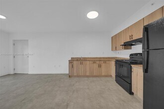 14752 NE 6th Ave, Unit 105 in Miami, FL - Building Photo - Building Photo