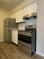 204 Charleston Blvd in Macomb, IL - Building Photo