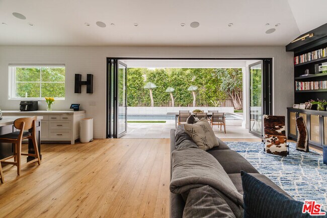 16130 Otsego St in Los Angeles, CA - Building Photo - Building Photo