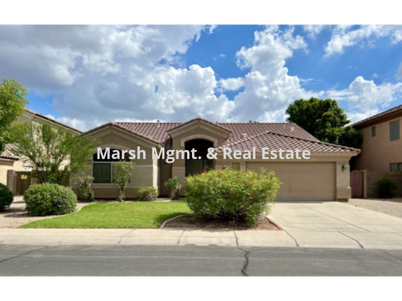 299 W Merrill Ave in Gilbert, AZ - Building Photo
