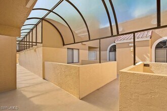 592 Beachwalk Cir in Naples, FL - Building Photo - Building Photo