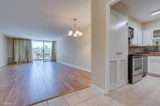 3080 Walnut Grove Rd in Memphis, TN - Building Photo - Building Photo