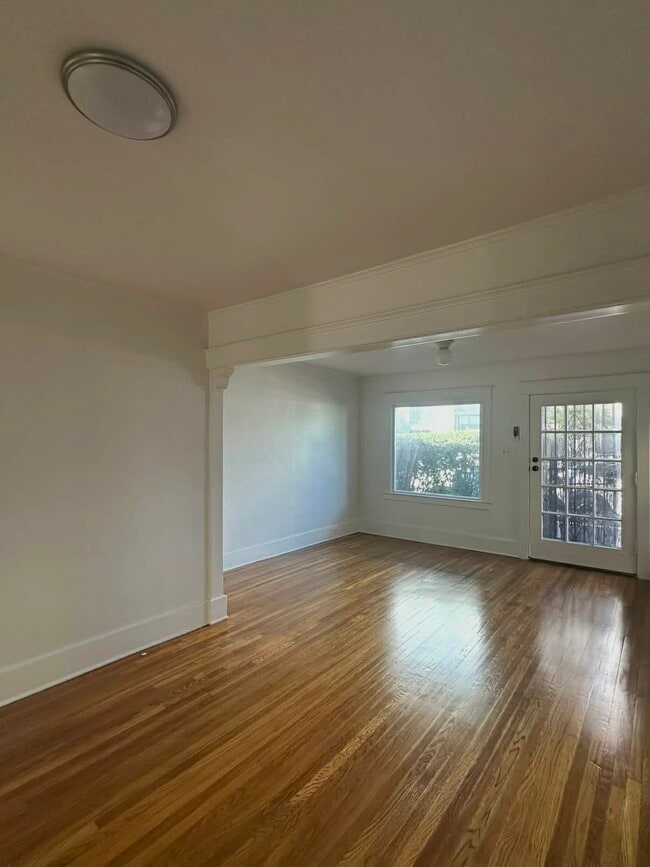 1218 Myra Ave, Unit 1218