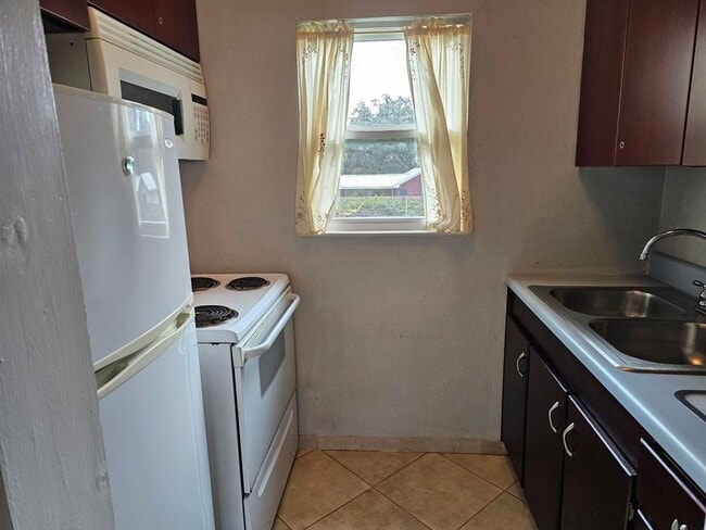 1714 Crowder Rd in Tallahassee, FL - Foto de edificio - Building Photo