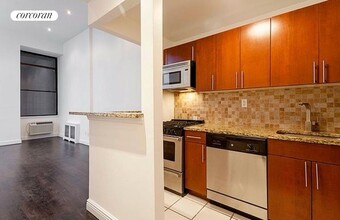 10 E 13th St in New York, NY - Building Photo - Building Photo