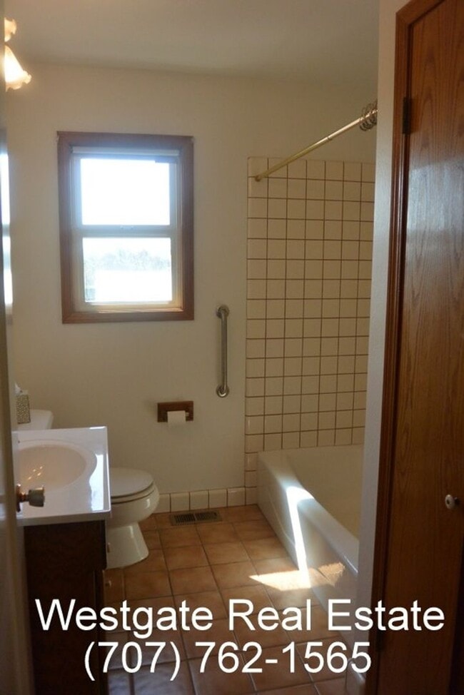 1411 Skillman Ln in Petaluma, CA - Building Photo - Building Photo
