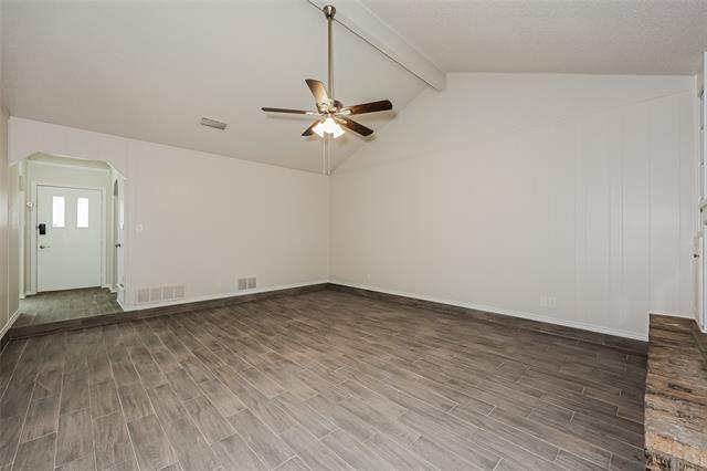 620 Huntwich Dr in Bedford, TX - Foto de edificio - Building Photo