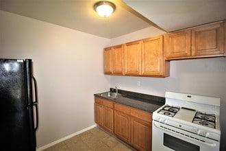 Groveland Apartments in Baltimore, MD - Building Photo - Building Photo