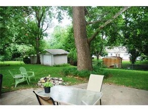 2509 W 76th St in Prairie Village, KS - Foto de edificio - Building Photo