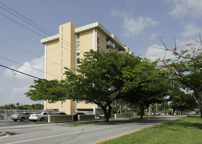 Keystone Towers in North Miami, FL - Building Photo - Building Photo