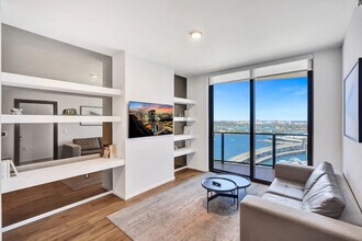 398 NE 5th St, Unit SI ID1504027P in Miami, FL - Foto de edificio - Building Photo