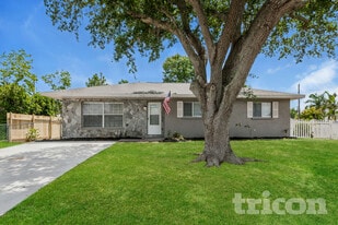 407 43rd St Blvd W in Palmetto, FL - Building Photo