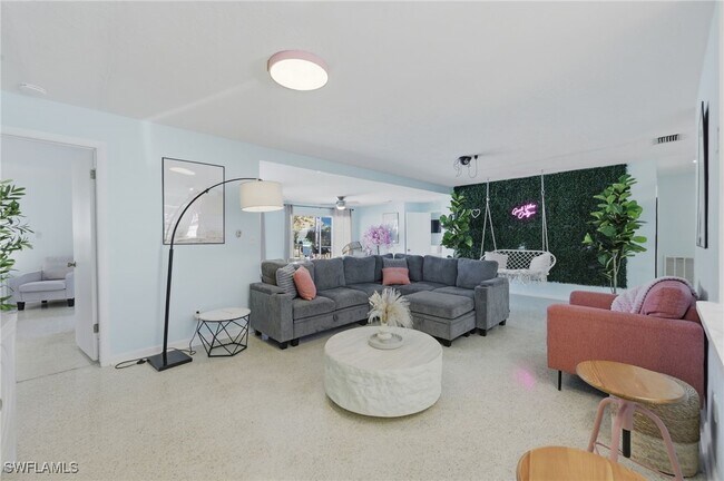 4044 Country Club Blvd in Cape Coral, FL - Building Photo - Building Photo