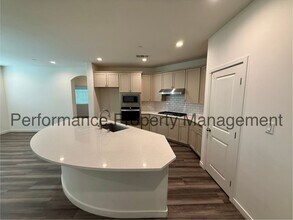 11701 Hollybrook Ln in Bakersfield, CA - Building Photo - Building Photo