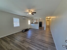 715 11th St in San Leon, TX - Building Photo