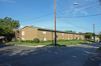 Upper E - Beacon Hill (OLD) in Dallas, TX - Building Photo - Building Photo