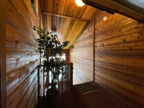 1046 W 26th Ave in Anchorage, AK - Foto de edificio - Building Photo