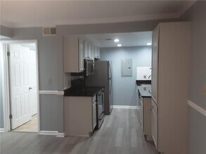 6900 Roswell Rd in Sandy Springs, GA - Foto de edificio - Building Photo