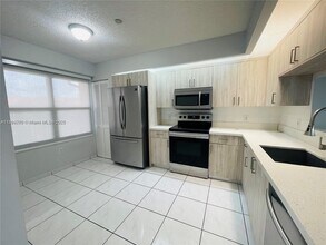 571 SW 141st Ave in Pembroke Pines, FL - Building Photo - Building Photo