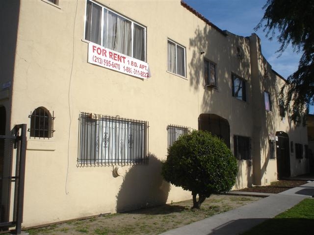 6712 Marbrisa Ave in Huntington Park, CA - Foto de edificio - Building Photo