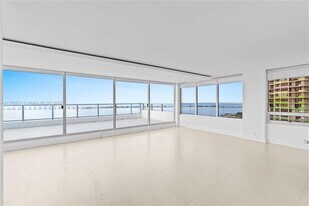 1541 Brickell Ave in Miami, FL - Building Photo