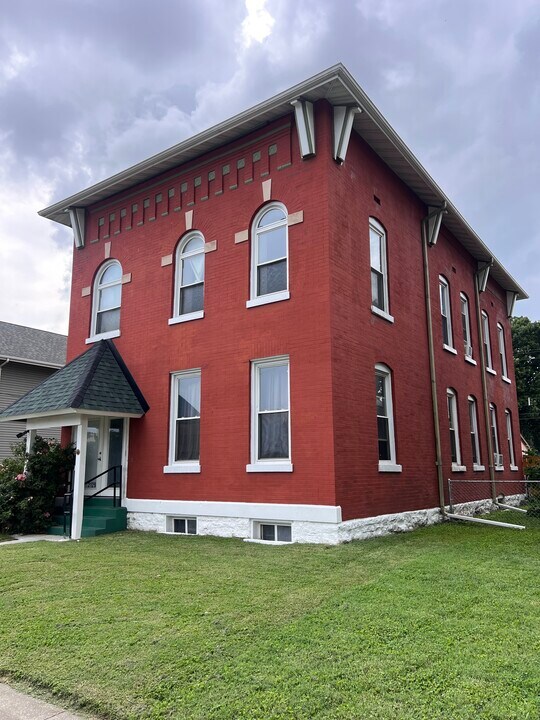 2129 Delmar Ave in Granite City, IL - Building Photo