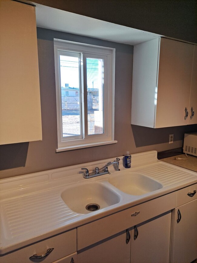 property at 1920 Flora Vista