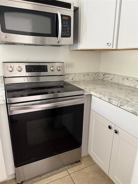 1581 NE 34th Ct, Unit 111 in Oakland Park, FL - Building Photo - Building Photo