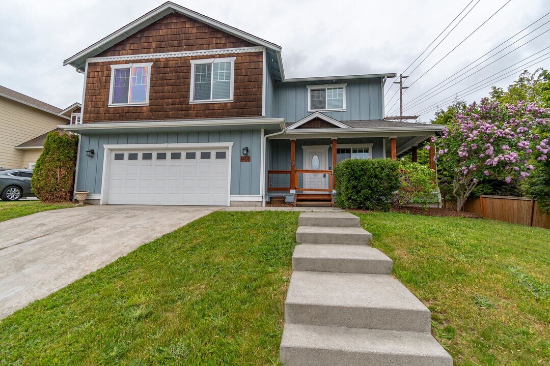 1406 Stremler Dr in Oak Harbor, WA - Building Photo