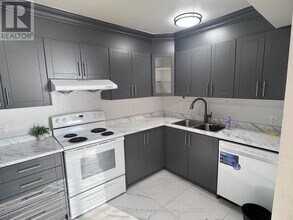2835 Islington Ave in Toronto, ON - Building Photo - Building Photo