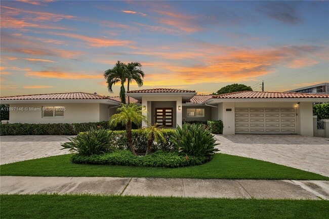 property at 2240 Magnolia Dr