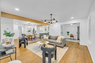6615 Hialeah Dr in Dallas, TX - Building Photo - Building Photo