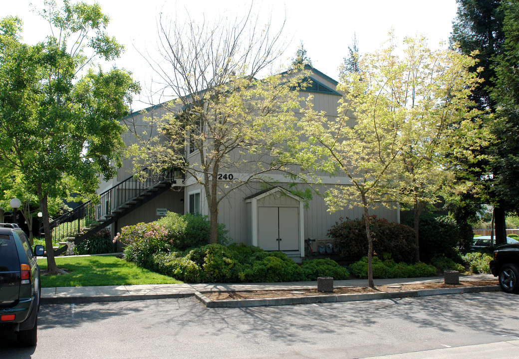 5240-5256 Old Redwood Hwy in Santa Rosa, CA - Foto de edificio