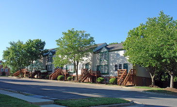 The University Townhouses in Fairfax, VA - Building Photo - Building Photo