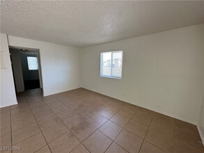 310 Eastminister Ct, Unit A in Henderson, NV - Building Photo - Building Photo