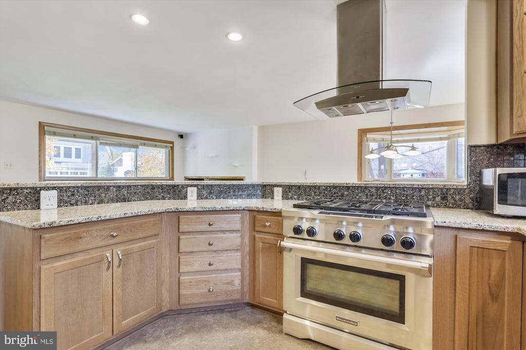 6403 Tone Dr in Bethesda, MD - Building Photo