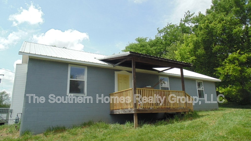 403 Lenoir St in Sweetwater, TN - Foto de edificio