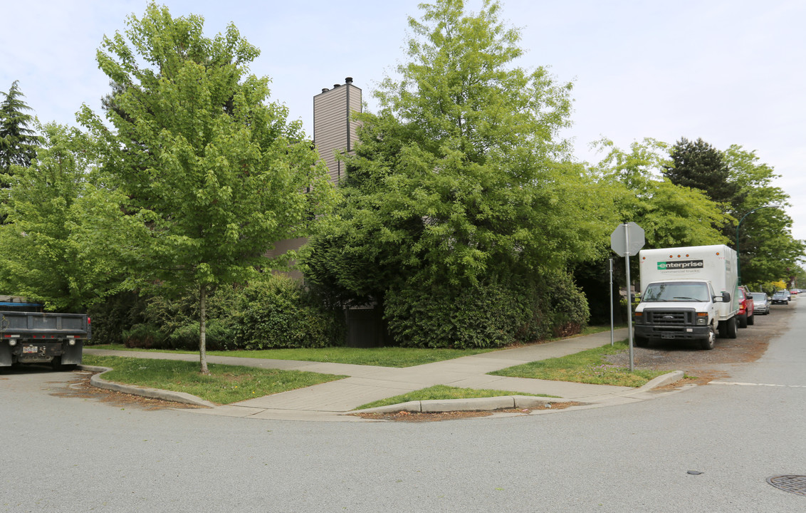 The McLean Apartments in Vancouver, BC - Building Photo