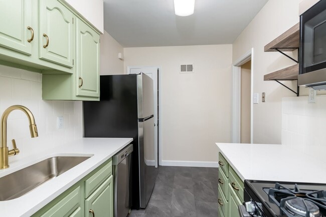 property at 1010-1010 Sanford Ave