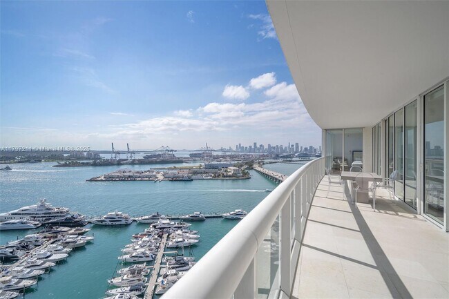 450 Alton Rd, Unit # 2203 in Miami Beach, FL - Building Photo - Building Photo
