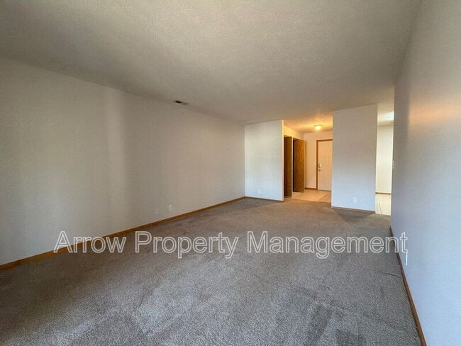 1660 Swanson Dr in Syracuse, NE - Building Photo - Building Photo