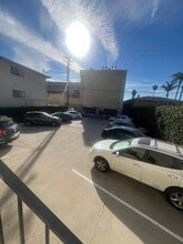 232 W Tujunga Ave, Unit E in Burbank, CA - Building Photo - Building Photo