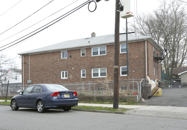 972-974 Grove St in Elizabeth, NJ - Building Photo - Building Photo